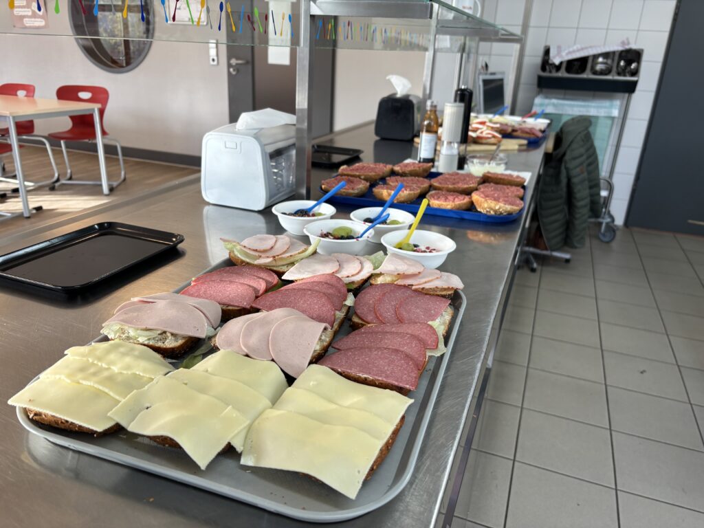 Mehr über den Artikel erfahren „Gesundes Frühstück“ an der Porta-Coeli-Schule – gelebtes Engagement für einen guten Start in den Tag