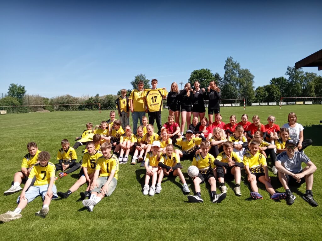 Mehr über den Artikel erfahren Bezirksmeisterschaften im Schulfaustball 2026